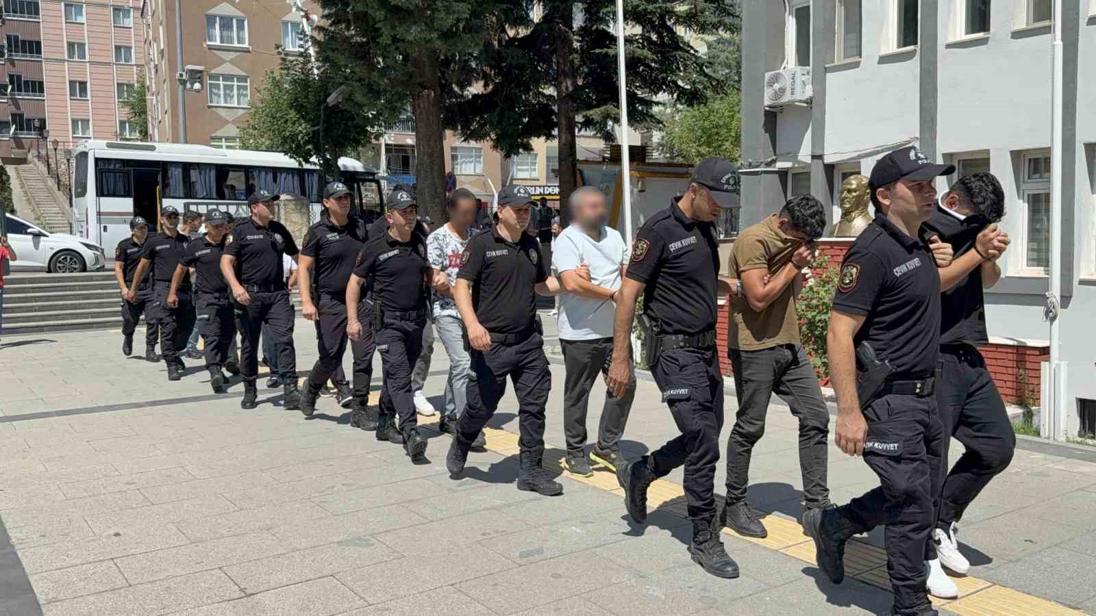 Yasa dışı bahis şüphelisi 32 kişinin 19’u hakim karşısında