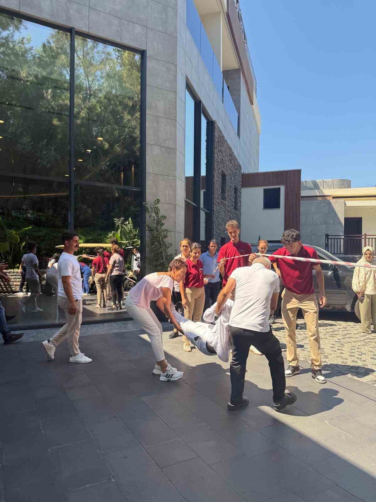 Bodrum&rsquo;da otelde yapılan yangın tatbikatı nefesleri kesti
