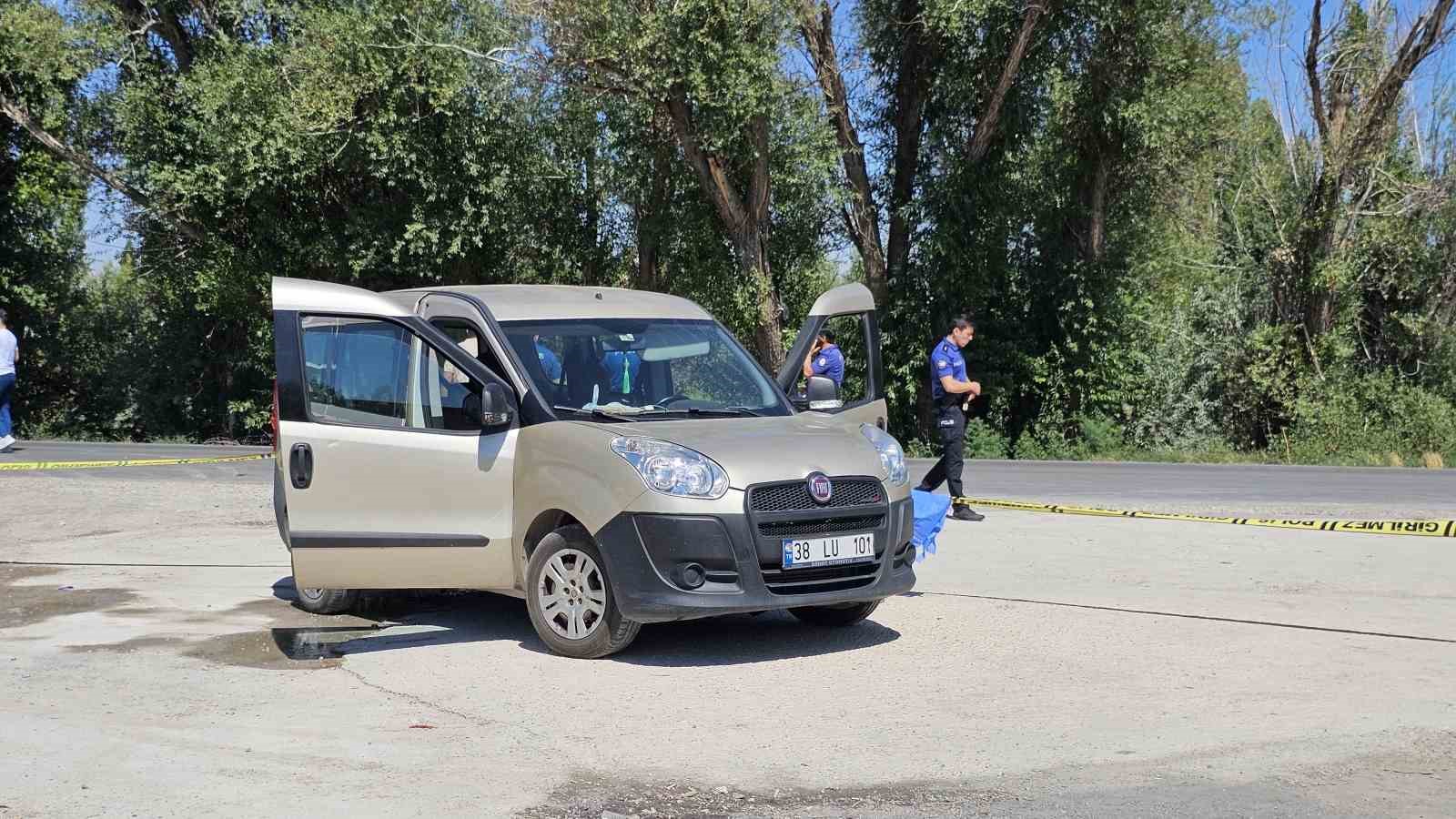Umay bebeğin acı &ouml;l&uuml;m&uuml;: Akrabasının kullandığı aracın altında kaldı
