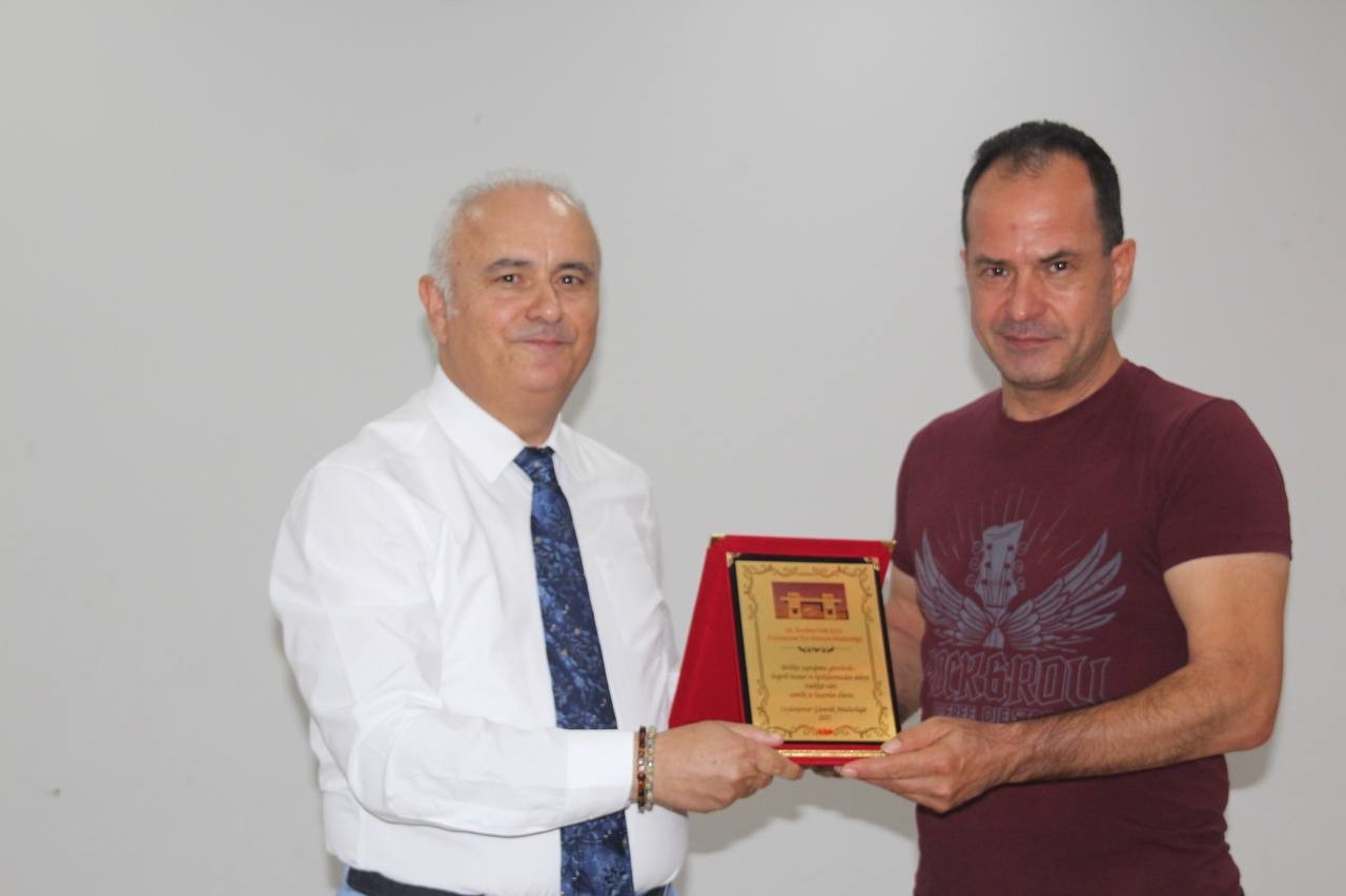 G&uuml;mr&uuml;k m&uuml;d&uuml;r&uuml;ne veda yemeği
