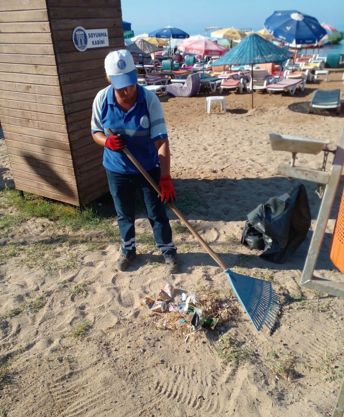 Didim sahillerinde temizlik &ccedil;alışmaları aralıksız s&uuml;r&uuml;yor
