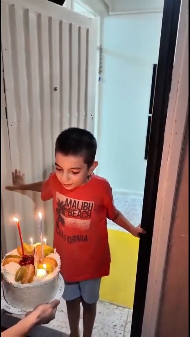 Şanlıurfa&rsquo;da yunus polislerinden hasta &ccedil;ocuğa doğum g&uuml;n&uuml; s&uuml;rprizi
