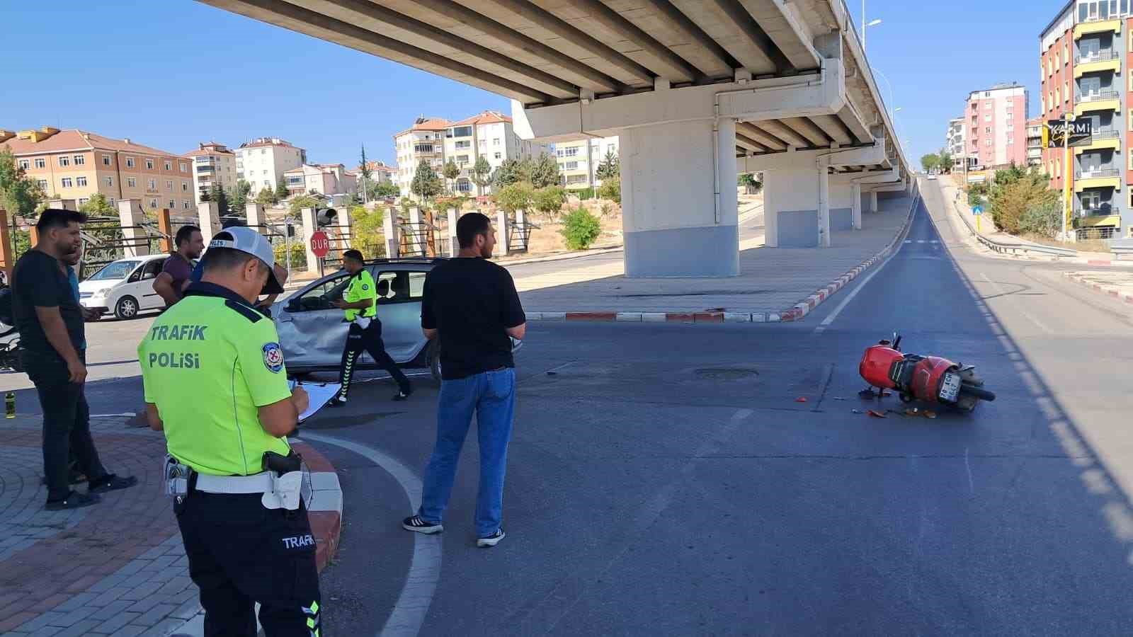 Karaman&rsquo;da otomobil ile motosiklet &ccedil;arpıştı: 1 yaralı
