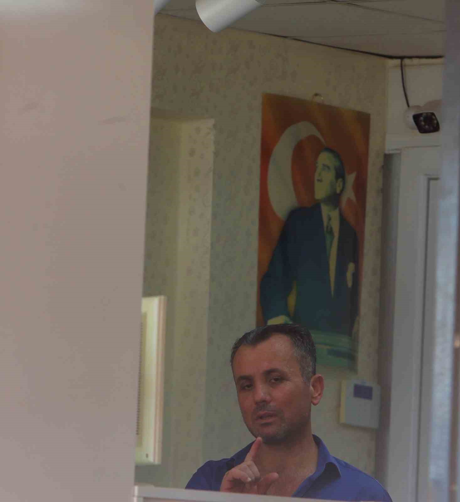 Kuyumcuya dehşeti yaşatıp 18 bilezikle ka&ccedil;mıştı, aynı g&uuml;n kıskıvrak yakalandı
