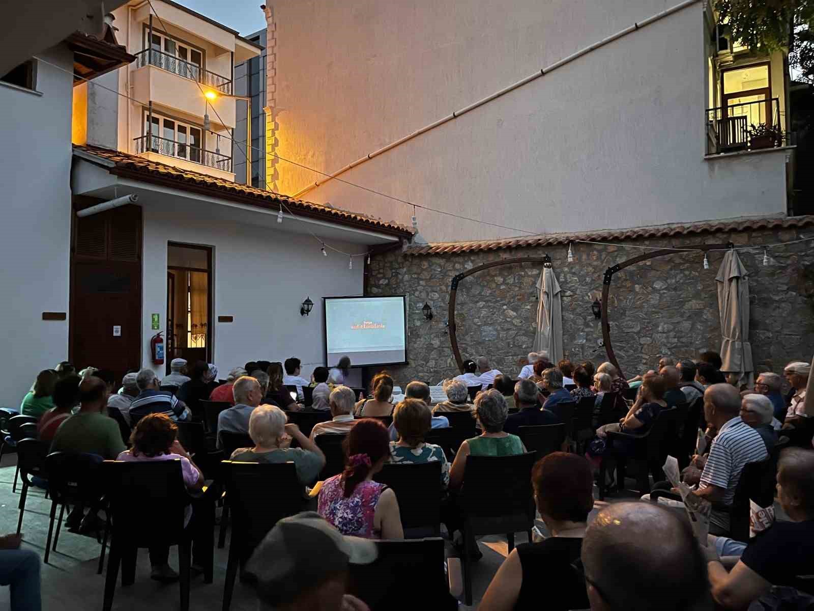 Muğla’da 100 Yaş Evi Üyeleri Yazlık Sinema Günleri’nde buluştu