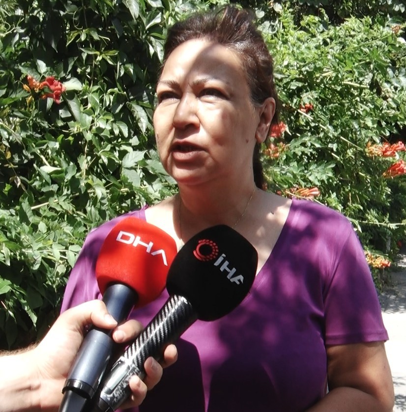 Cinnet getiren koca boşanma aşamasındaki eşini bı&ccedil;aklayarak &ouml;ld&uuml;rd&uuml;kten sonra intihar etti
