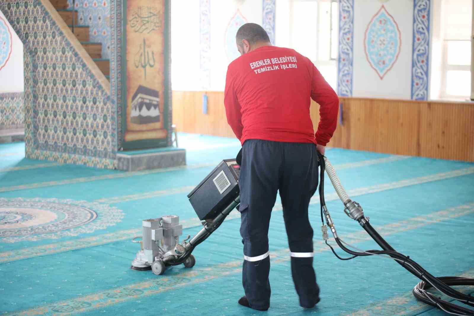 Erenler&rsquo;de mobil temizlik aracı hizmete başladı
