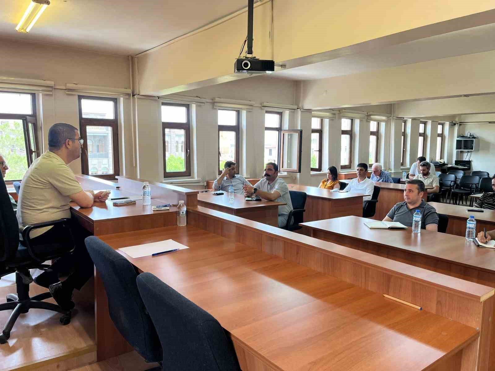 Kaymakam Daştan, muhtarlarla buluştu