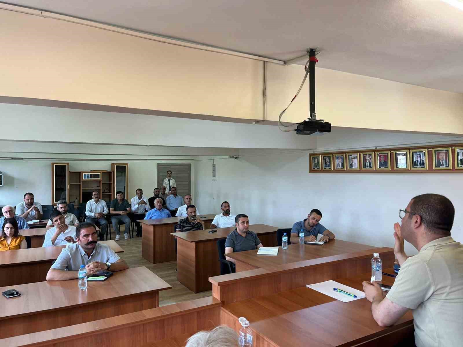 Kaymakam Daştan, muhtarlarla buluştu