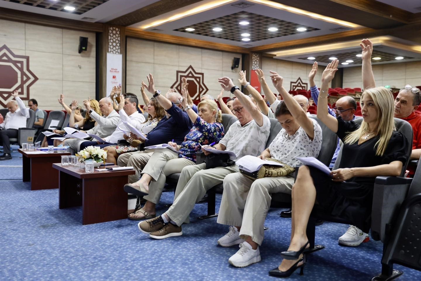 Yunusemre Belediyesi, Ferdi Zeyrek Millet Çarşısı’nı büyükşehire devrediyor