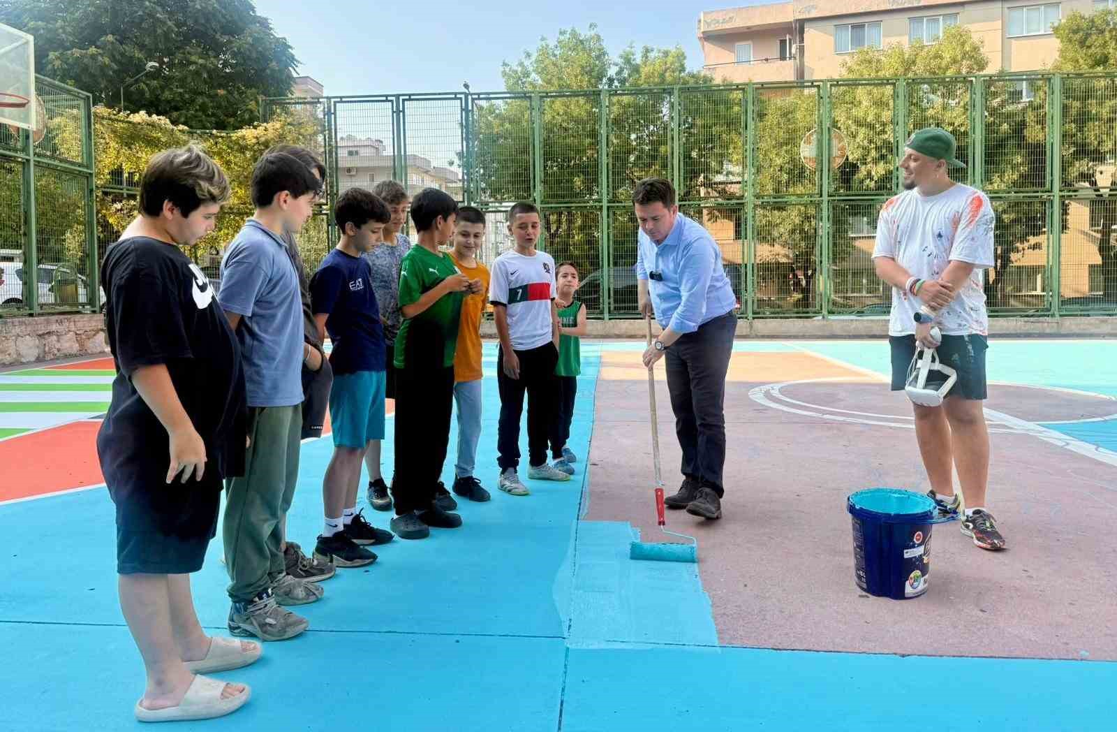 Basketbol sahaları liselilerin tasarımlarıyla g&uuml;zelleşiyor
