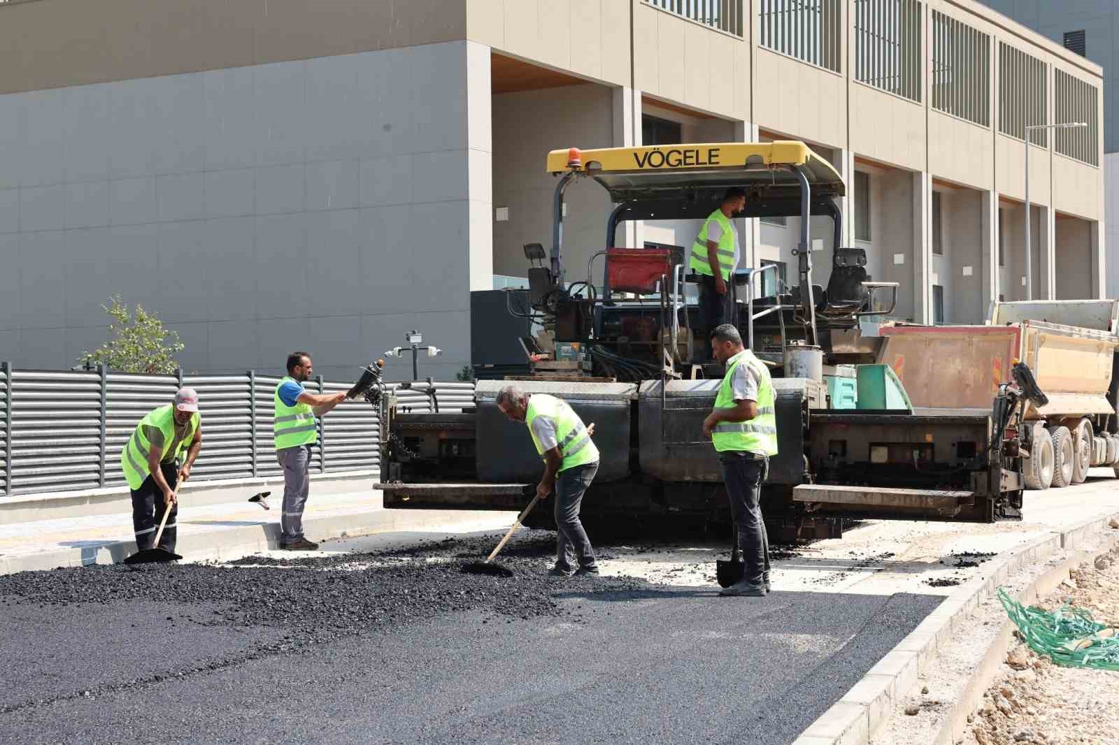Balkan Mahallesi’nde yollar asfaltlanıyor