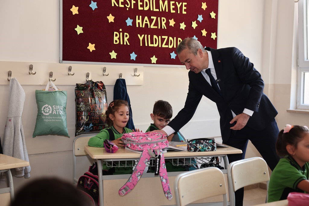 Sivas Belediyesi&rsquo;nden dar gelirli &ouml;ğrencilere nakit kırtasiye desteği
