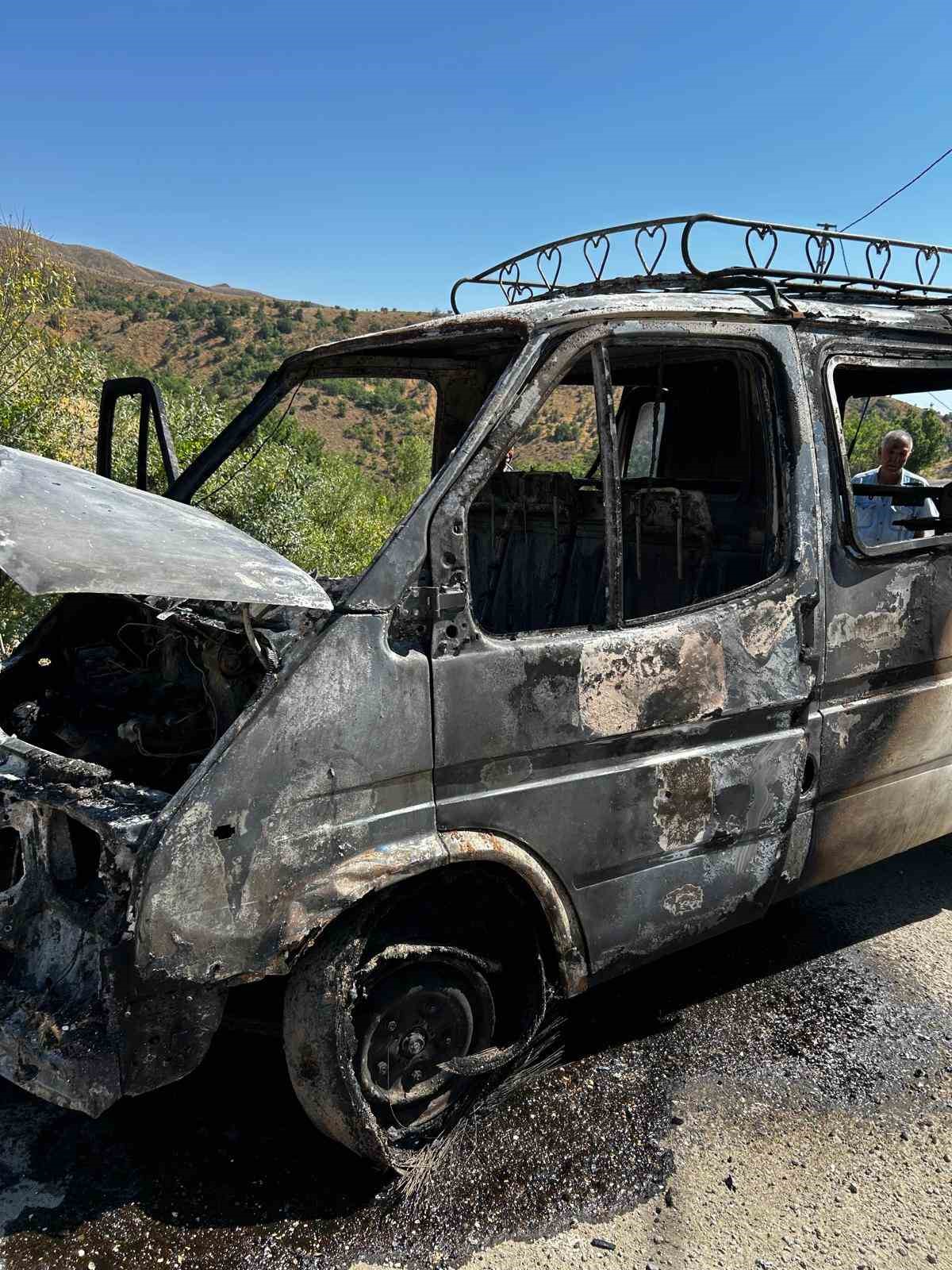 Elazığ&rsquo;da minib&uuml;s k&uuml;le d&ouml;nd&uuml;
