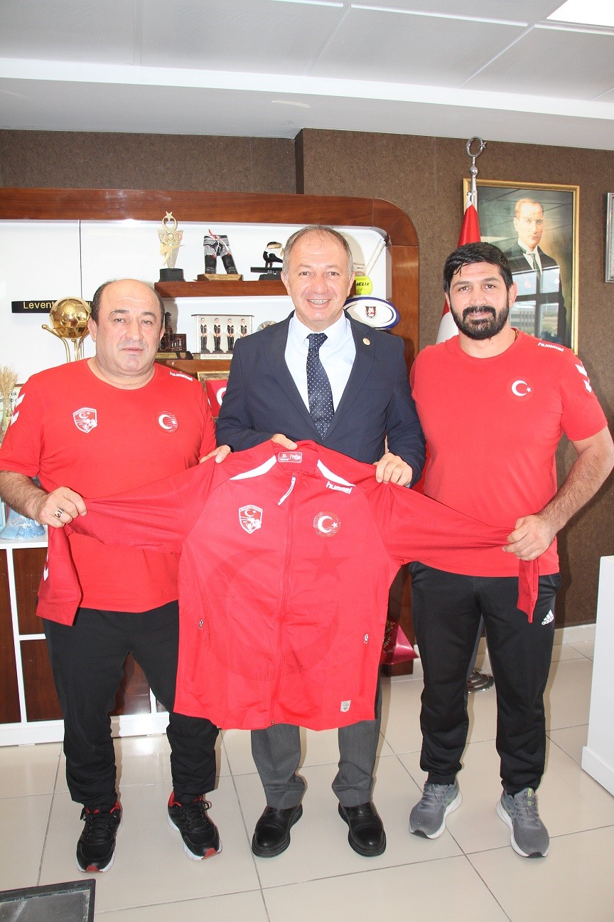 &Ccedil;akmur&rsquo;a Ay-Yıldızlı forma
