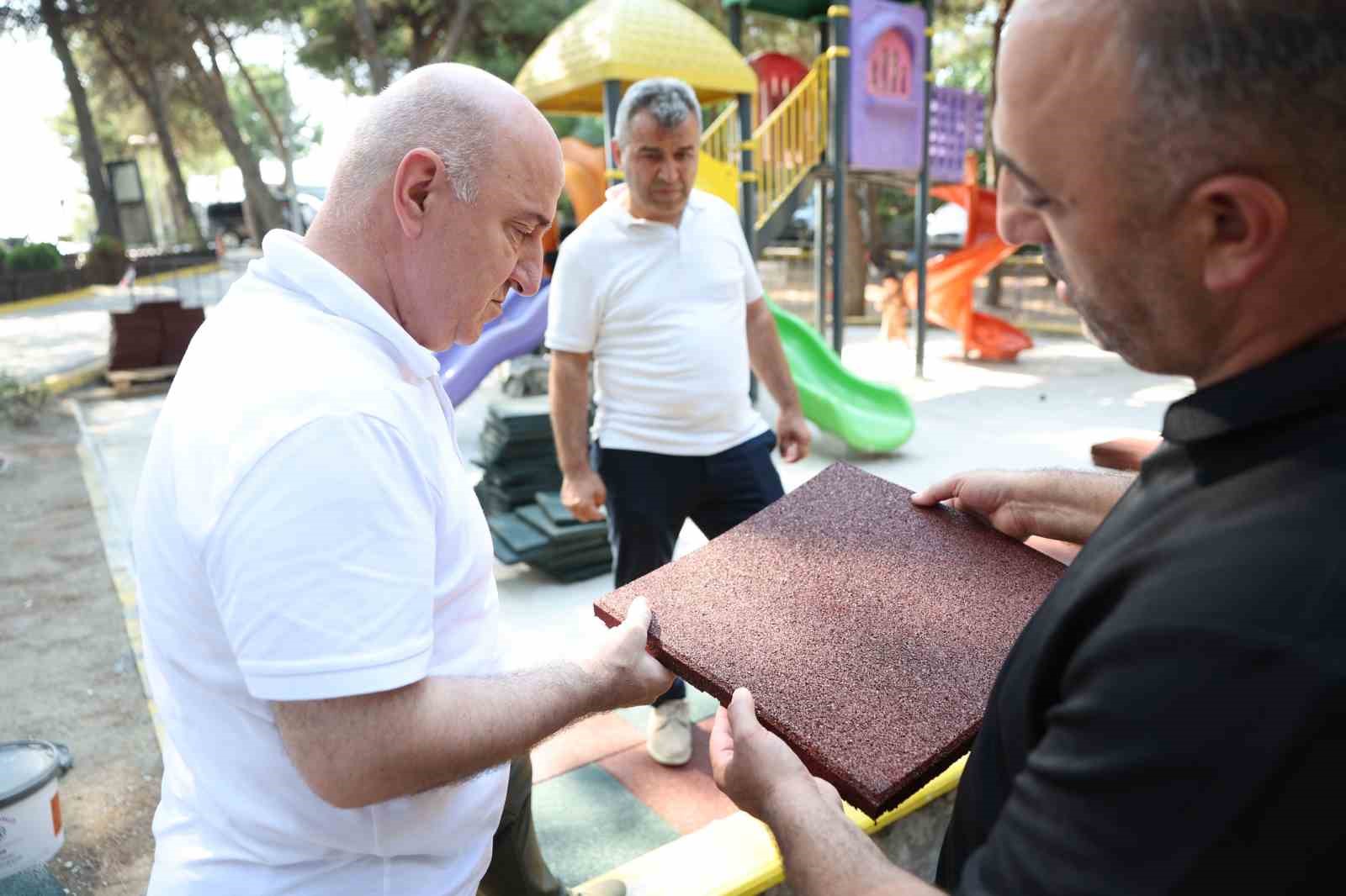 Çekici eline alan Başkan Muzaffer Bıyık, işçilere destek verdi