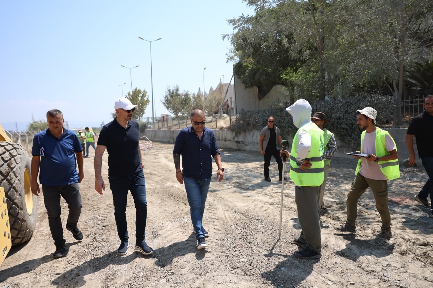 Aydın B&uuml;y&uuml;kşehir Belediyesi S&ouml;ke&rsquo;deki yağmur suyu ve kaldırım &ccedil;alışmaları devam ediyor
