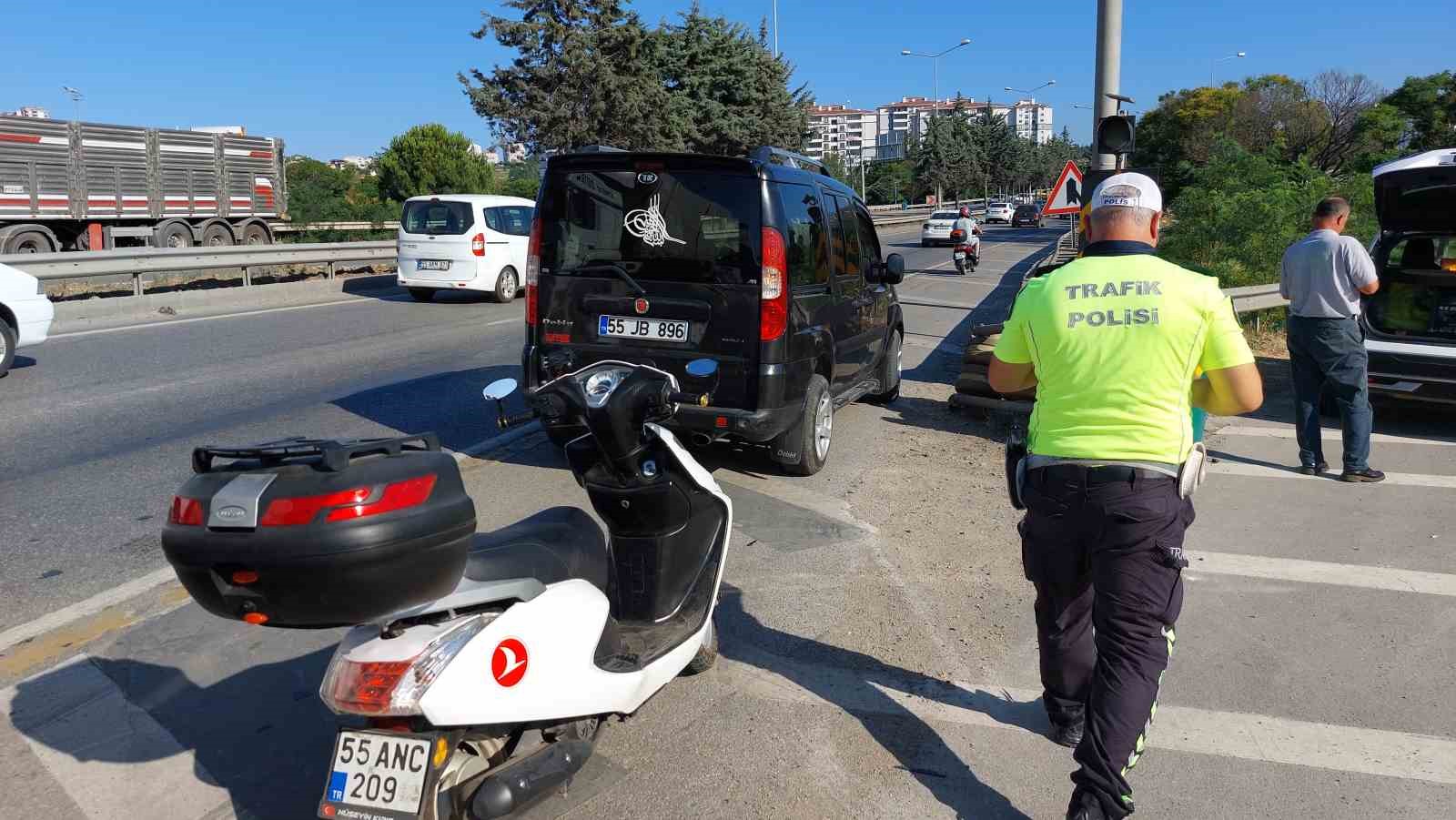 Samsun’da motosiklet hafif ticari araca çarptı: 2 yaralı
