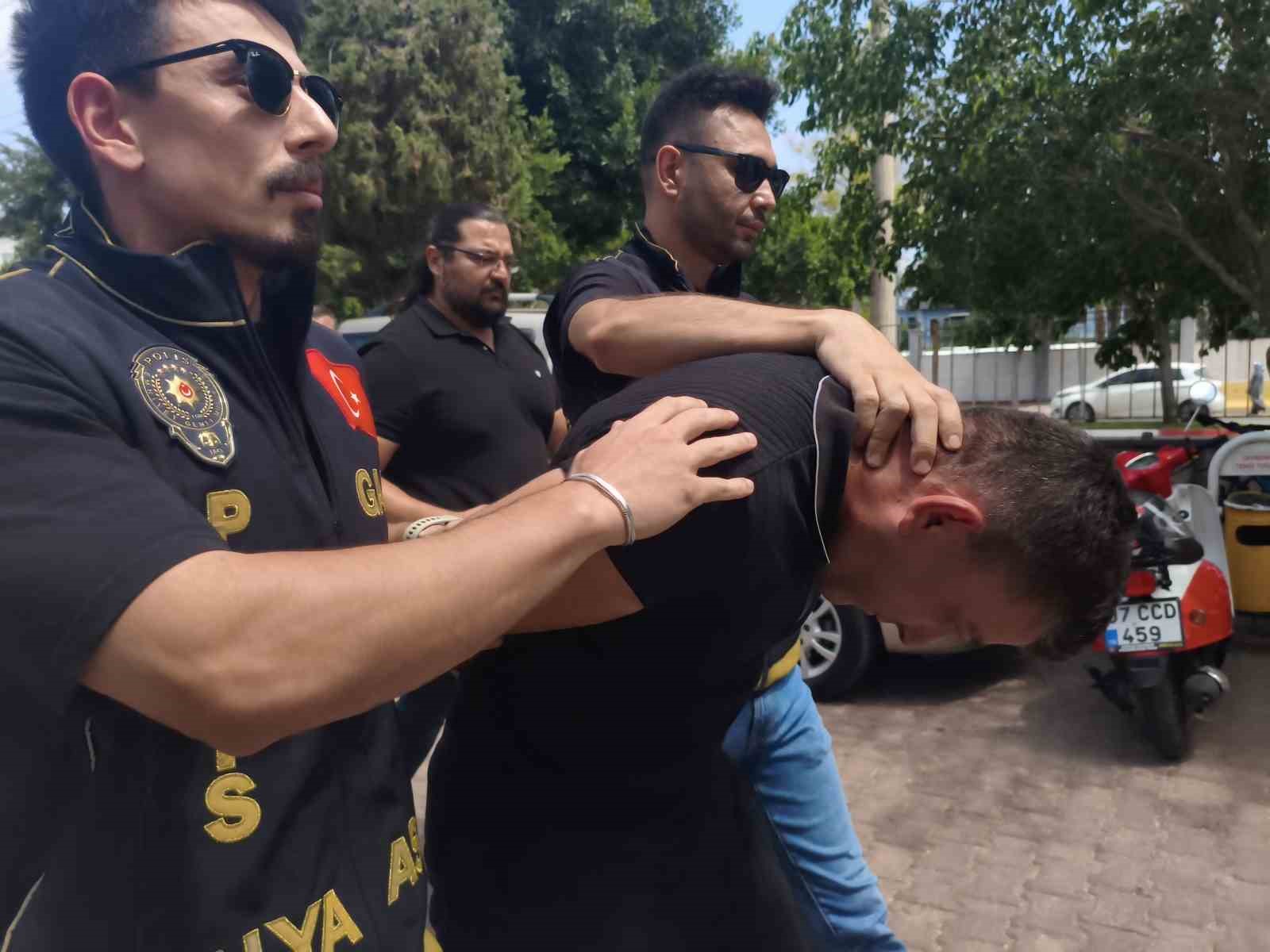 Kuyumcudan 18 bilezik gasbeden zanlı tutuklandı