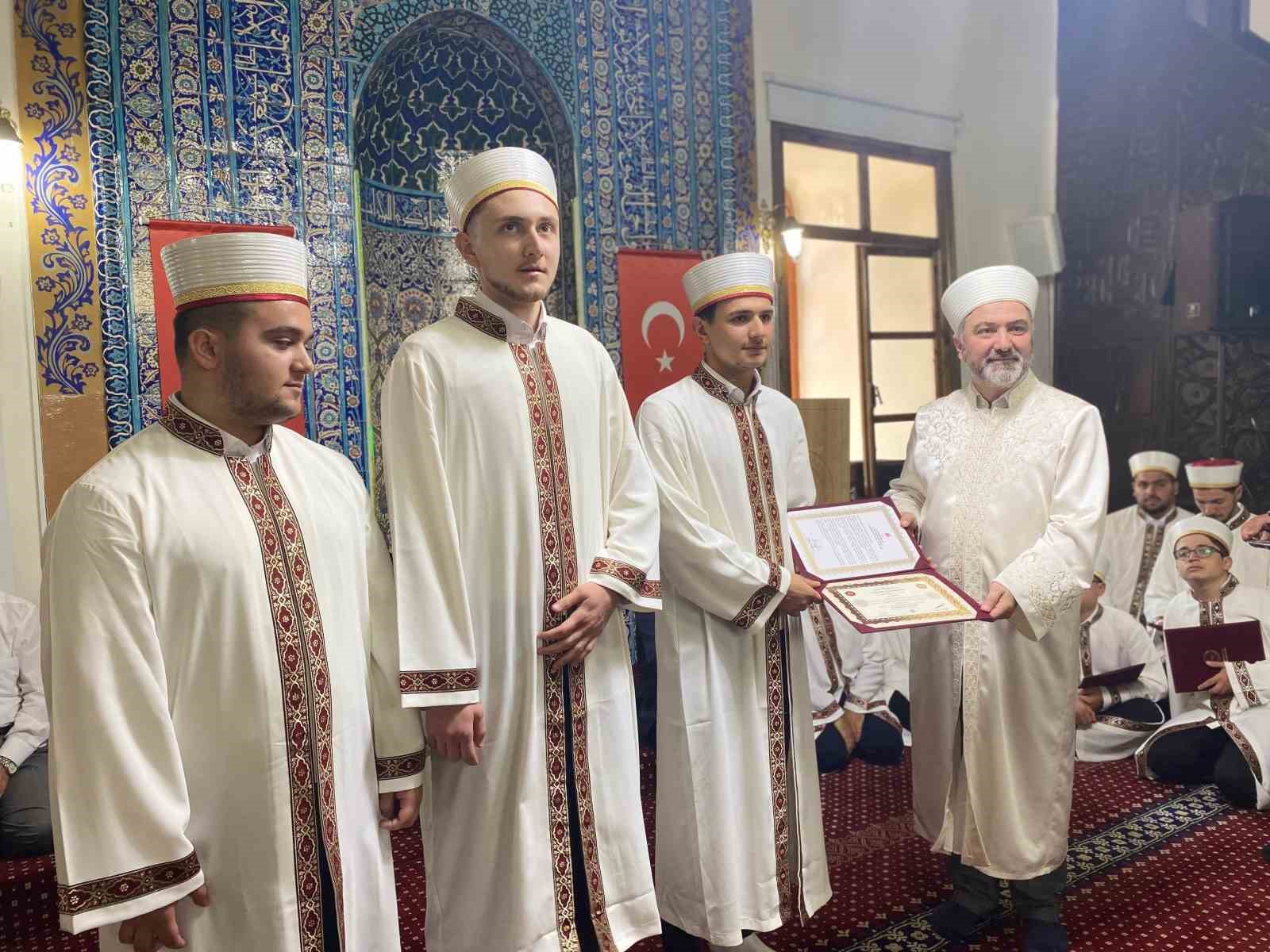 &Ccedil;orum&rsquo;da 44 &ouml;ğrenci hafız olmanın heyecanını yaşadı
