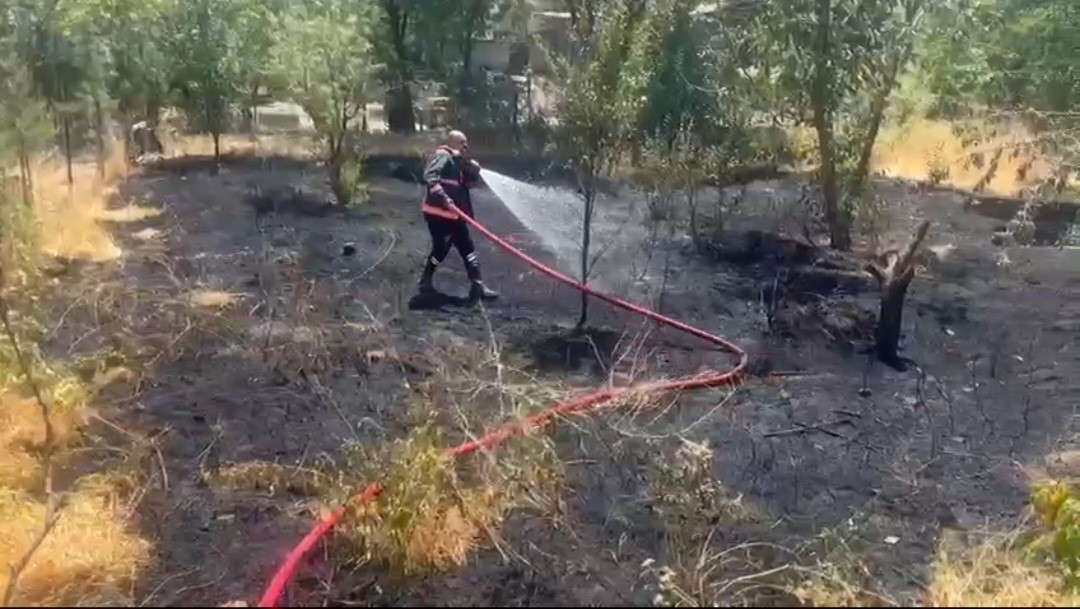 Elazığ’da bahçe yangını