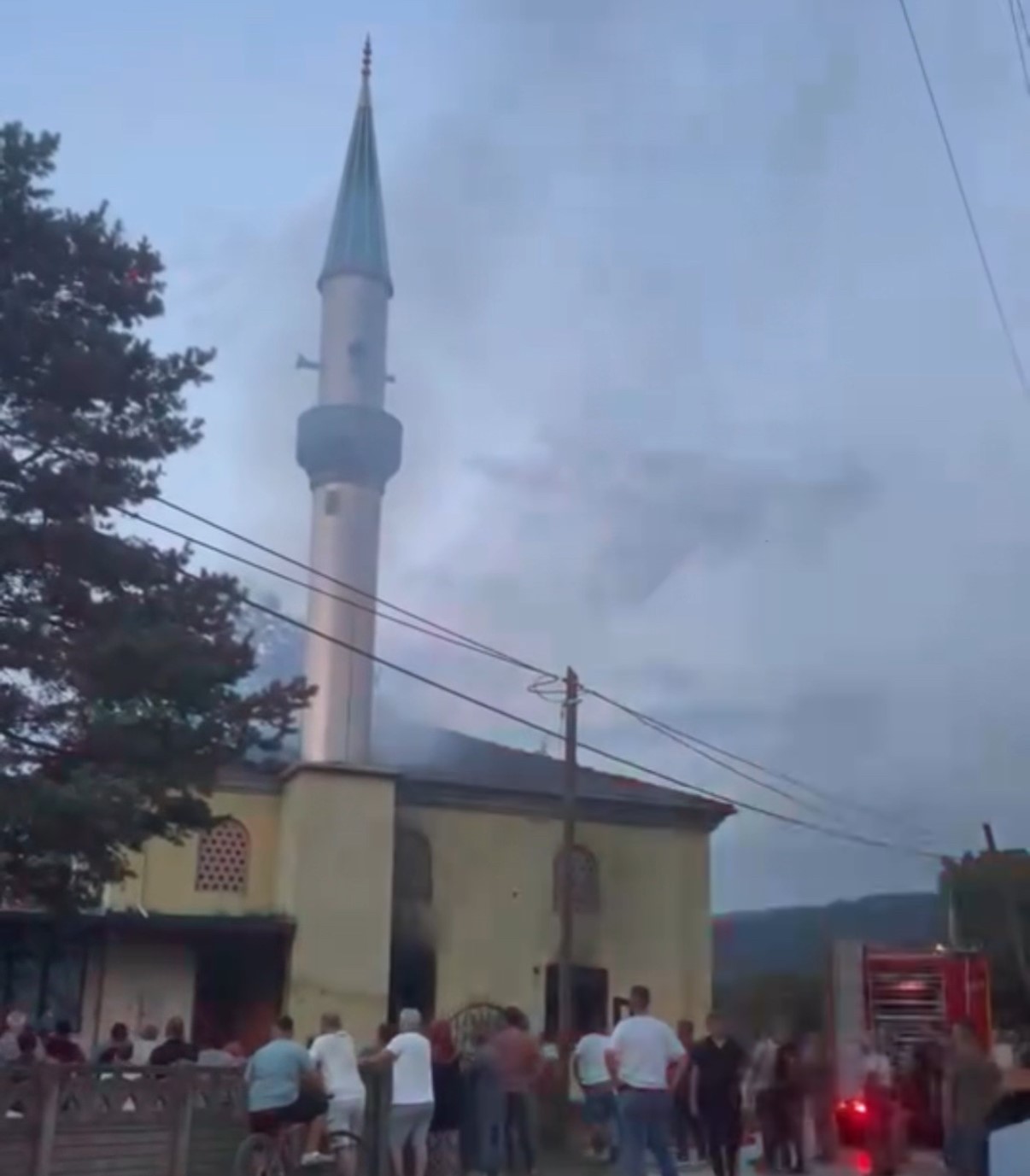 Akşam namazı öncesi cami alev alev yandı