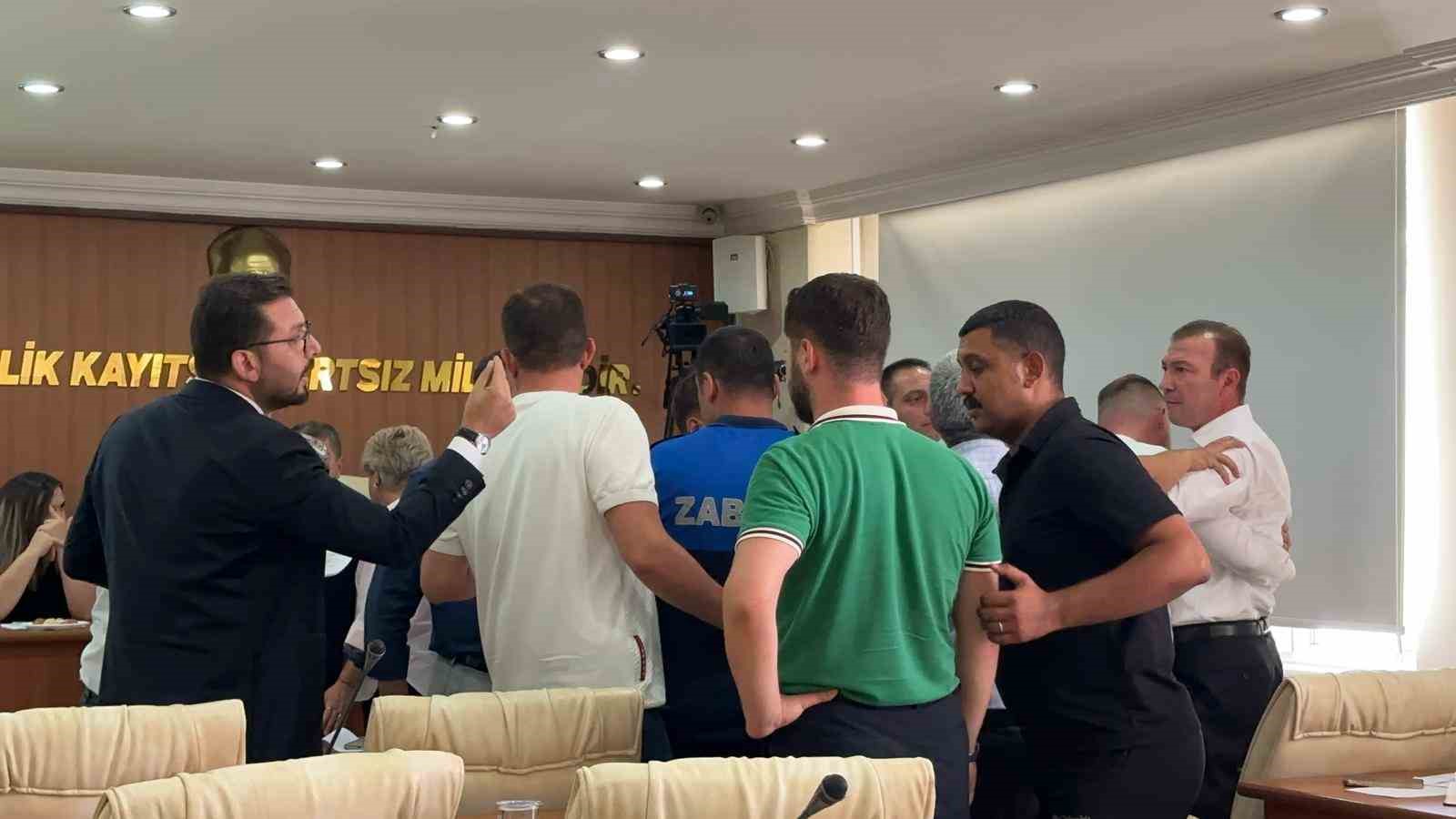 Burdur belediye meclisinde gergin anlar