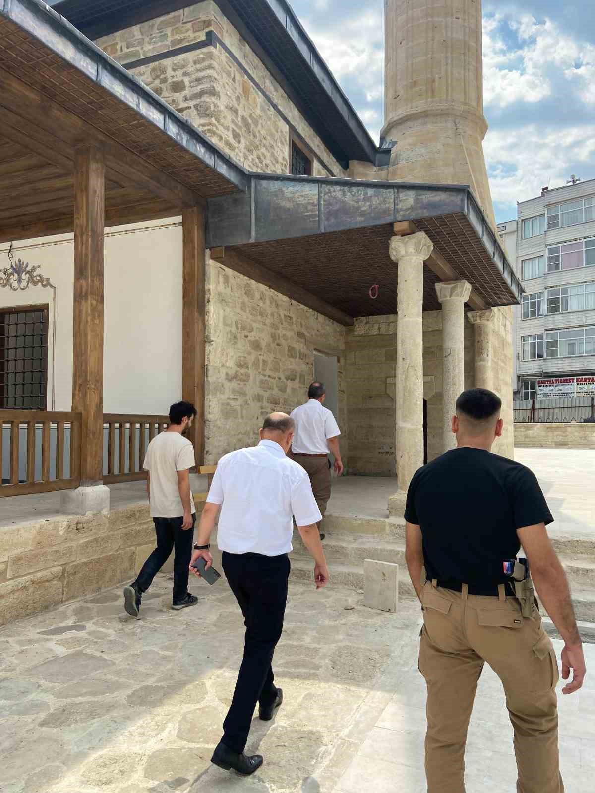 Muradiye Camii’nde restorasyon çalışmaları sürüyor