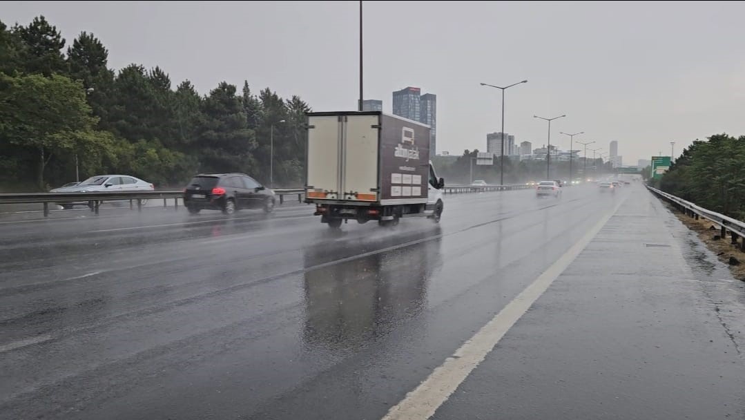 İstanbul’da sağanak yağış Avrupa Yakası’nda etkisini sürdürüyor