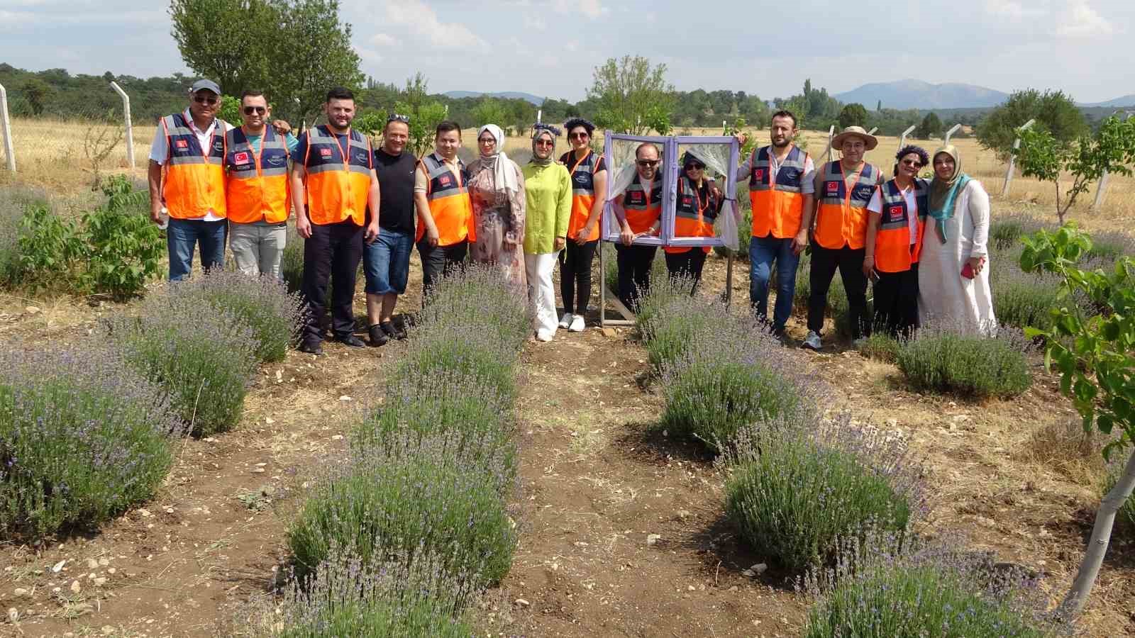 AFAD gönüllüleri lavanta bahçesinden çevreye duyarlılık mesajı verdi