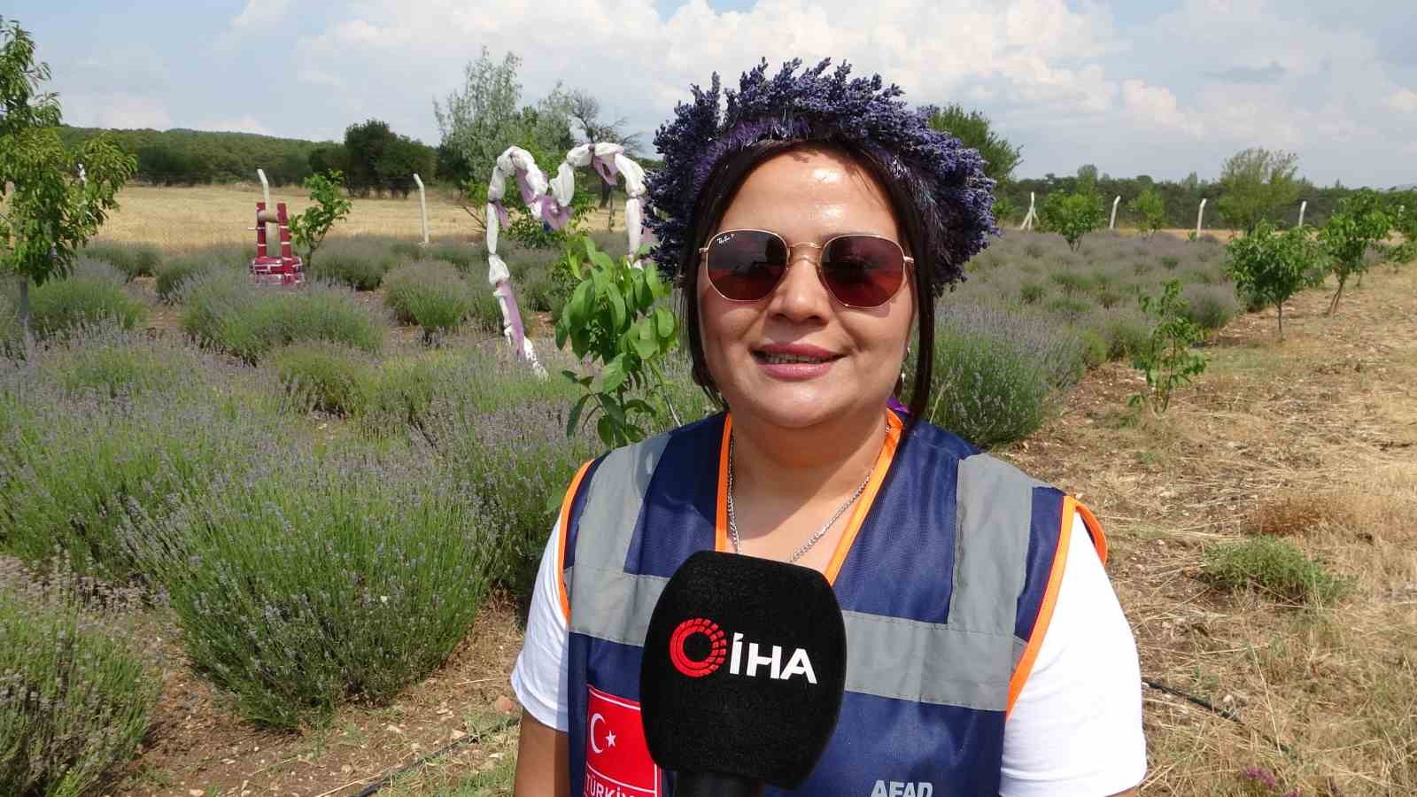 AFAD g&ouml;n&uuml;ll&uuml;leri lavanta bah&ccedil;esinden &ccedil;evreye duyarlılık mesajı verdi
