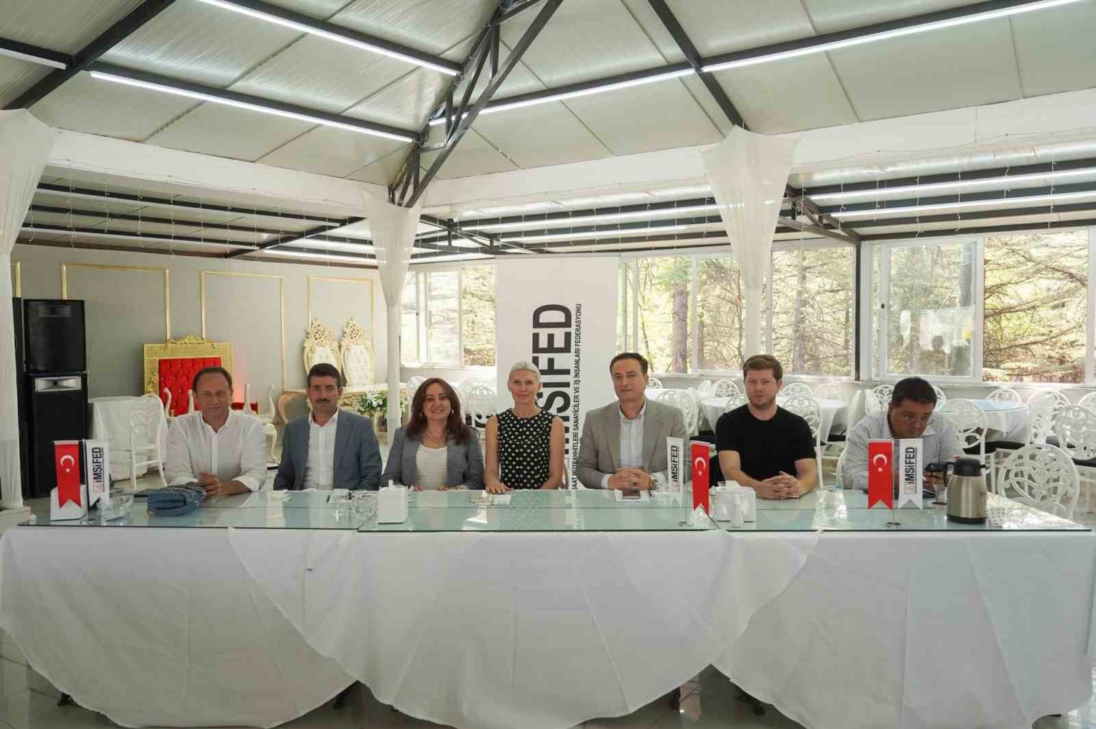 İnşaat, sanayi ve iş d&uuml;nyası tek &ccedil;atıda buluştu
