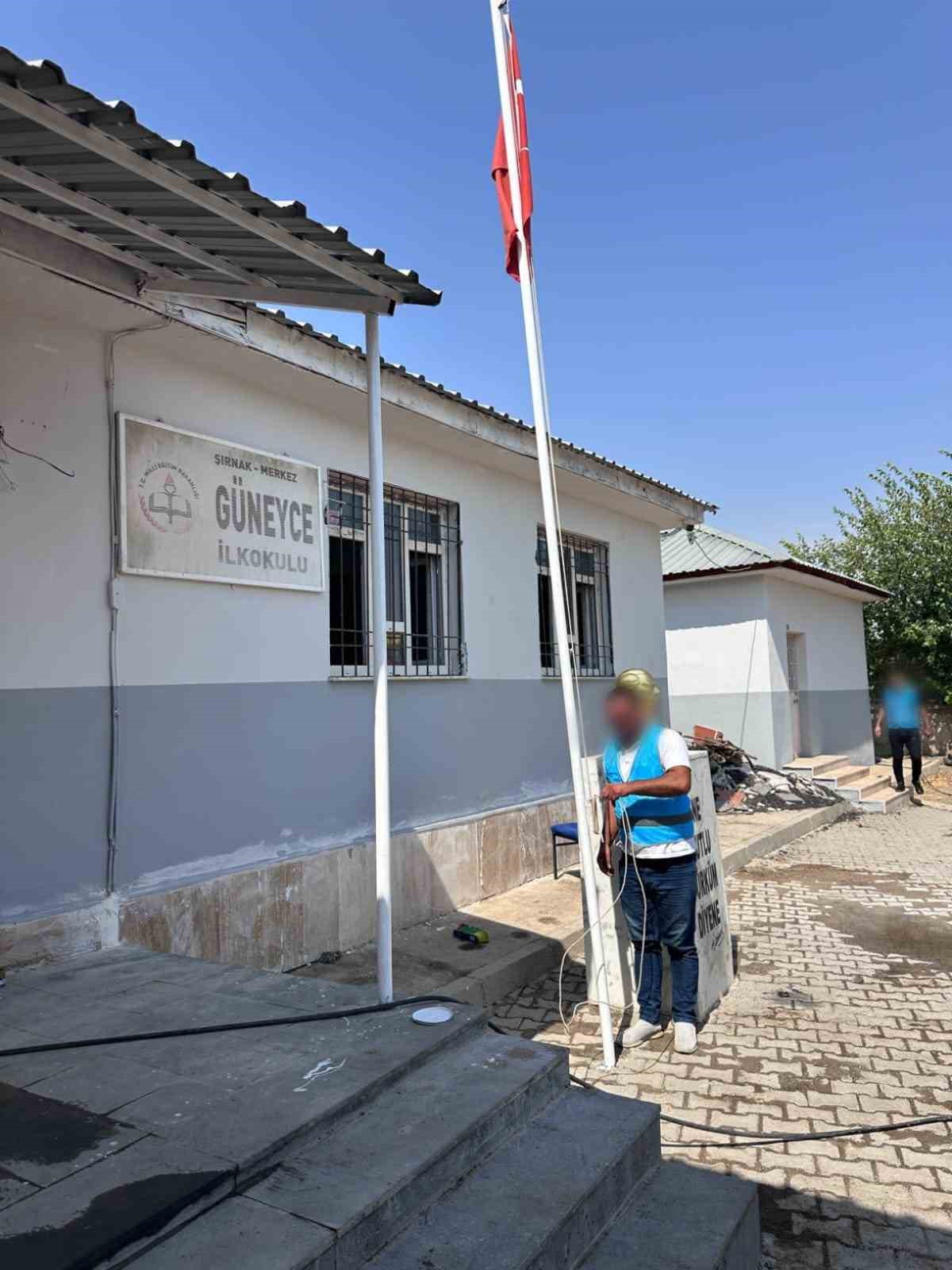 Şırnak’ta köy okulu yükümlüler eliyle yenilendi