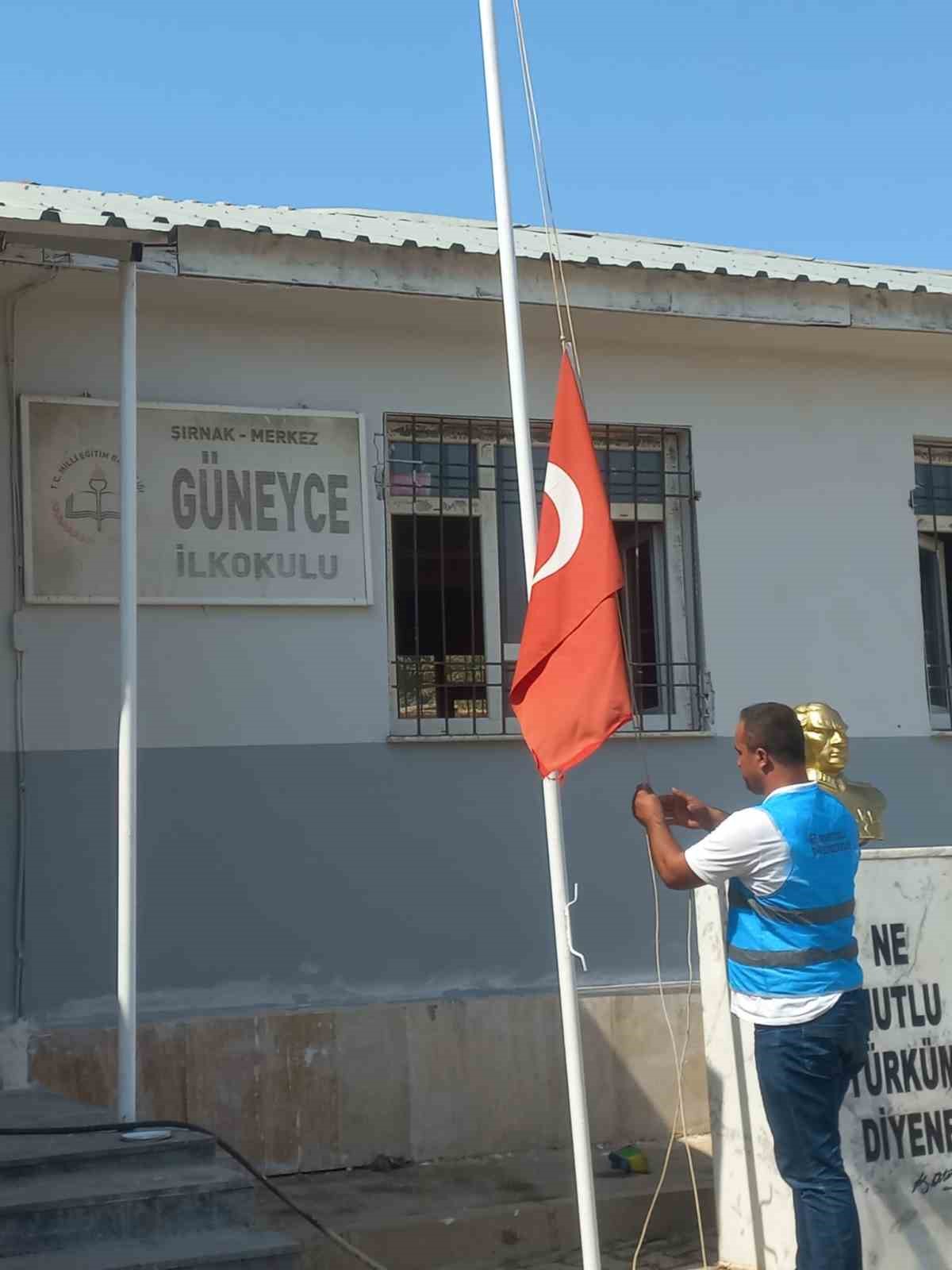 Şırnak&rsquo;ta k&ouml;y okulu y&uuml;k&uuml;ml&uuml;ler eliyle yenilendi
