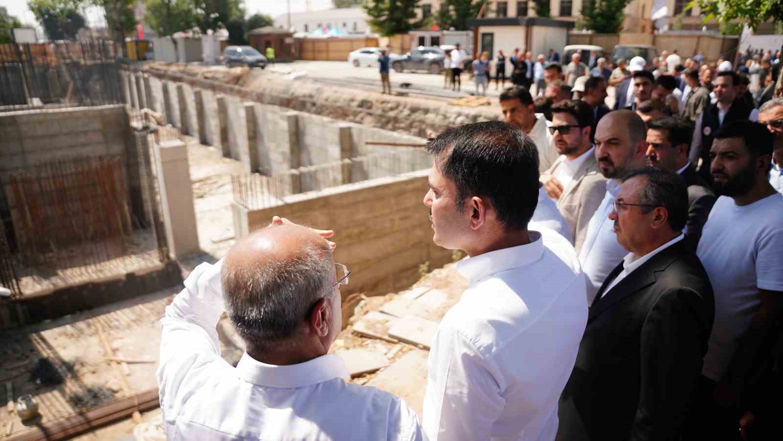 Bakan Kurum’dan Bakırcılar Çarşısı’nda ‘24 saat mesai’ paylaşımı