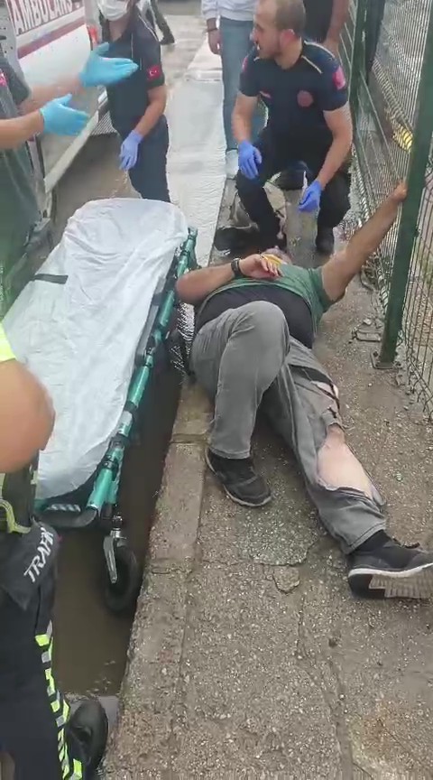 2 otomobil kazaya karıştı: Yaya ve sürücü yaralandı