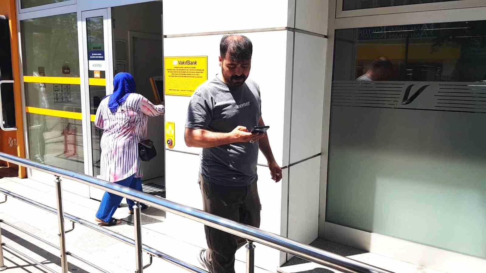 Kendisini arayan ’sahte polise’ inandı, bin 500 dolarından oldu