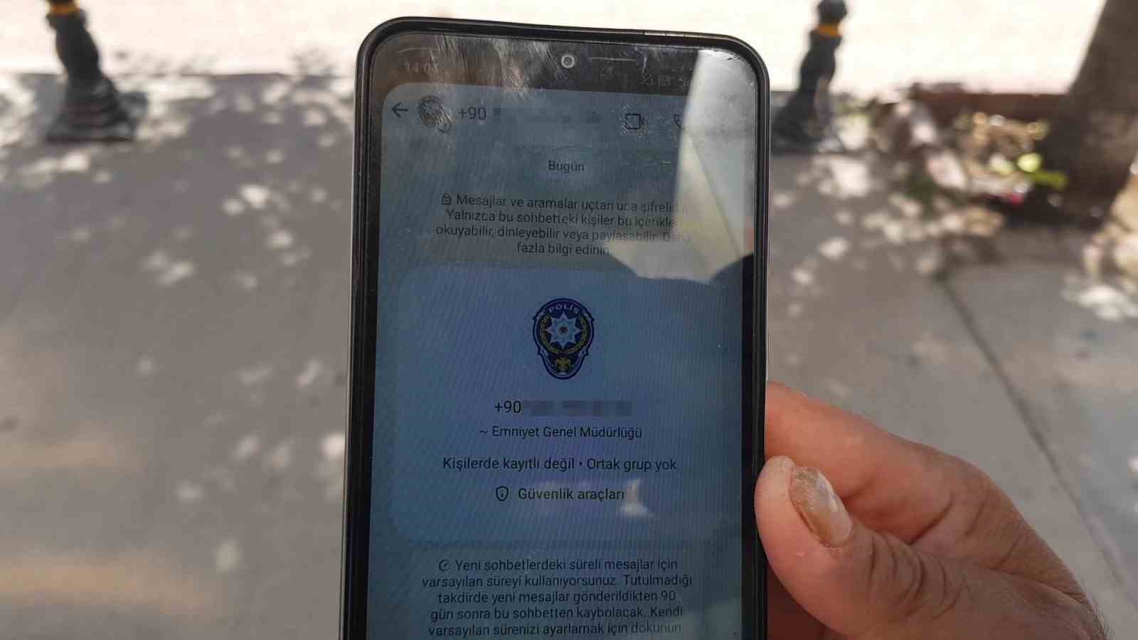 Kendisini arayan &rsquo;sahte polise&rsquo; inandı, bin 500 dolarından oldu
