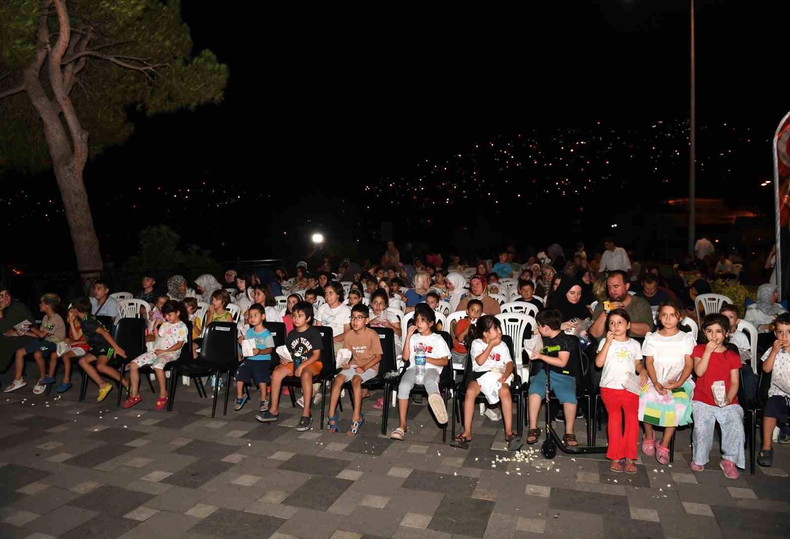 Osmangazi&rsquo;de yaz akşamları sinema ile şenleniyor
