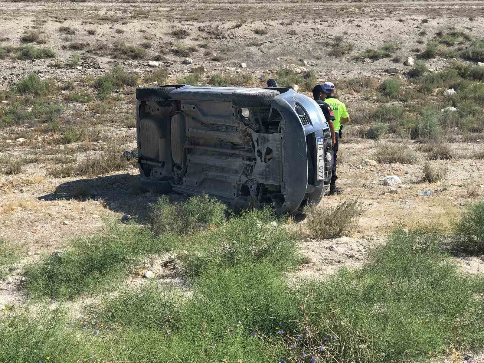 Kontrolden &ccedil;ıkan otomobil takla attı: 5 yaralı
