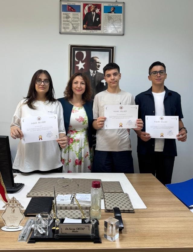 Başarılı öğrencilerden okullarına veda