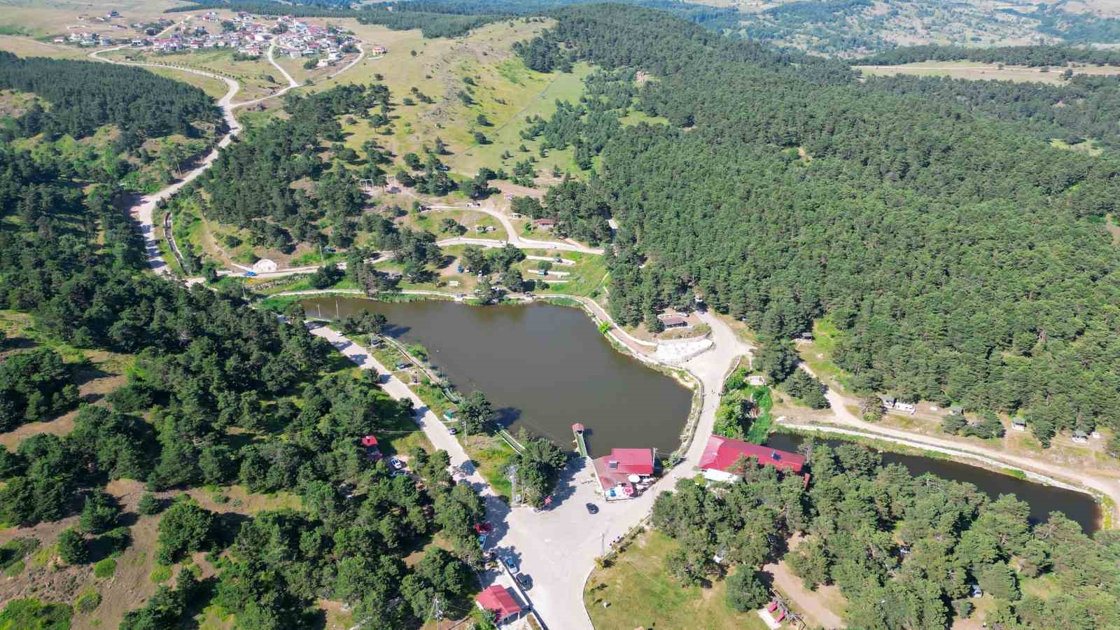 Hasanşeyh Göleti, çam ormanları ve serin havasıyla ilgi görüyor