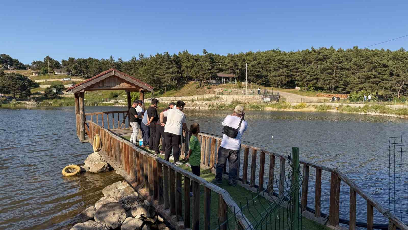 Hasanşeyh Göleti, çam ormanları ve serin havasıyla ilgi görüyor