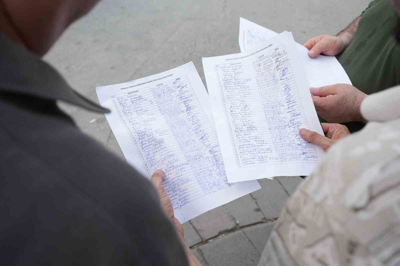 Denizli Büyükşehre karşı imza toplayan esnaf: "Vatandaşın derdini dinlemeyen başkan da oluyormuş"