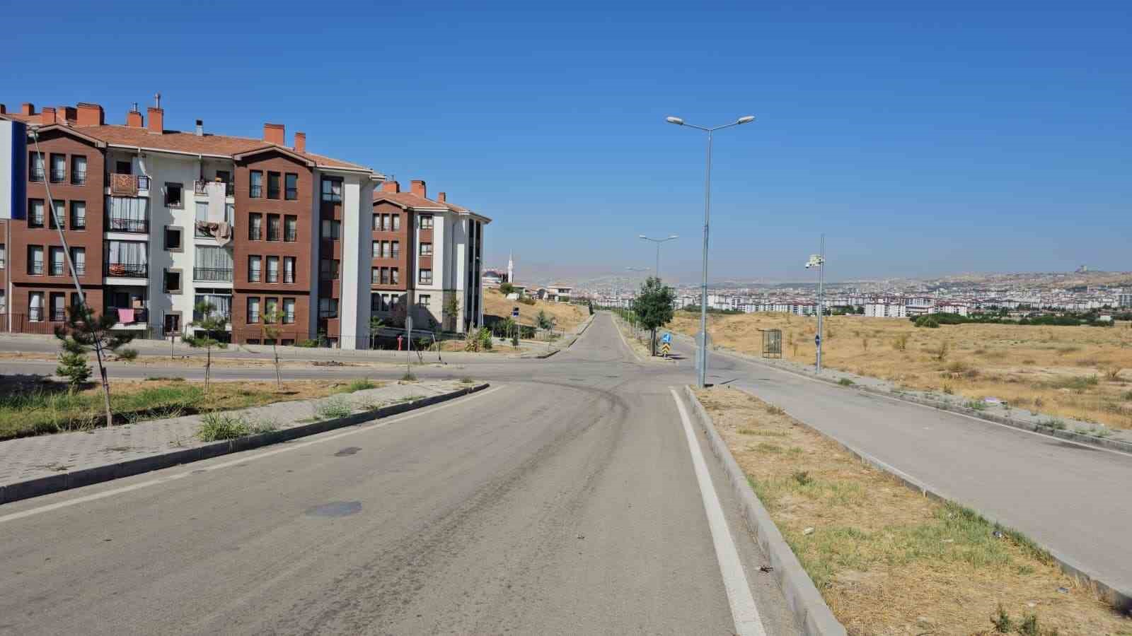 Elazığ’da sıcaklık 40 dereceye yaklaştı, caddeler boş kaldı
