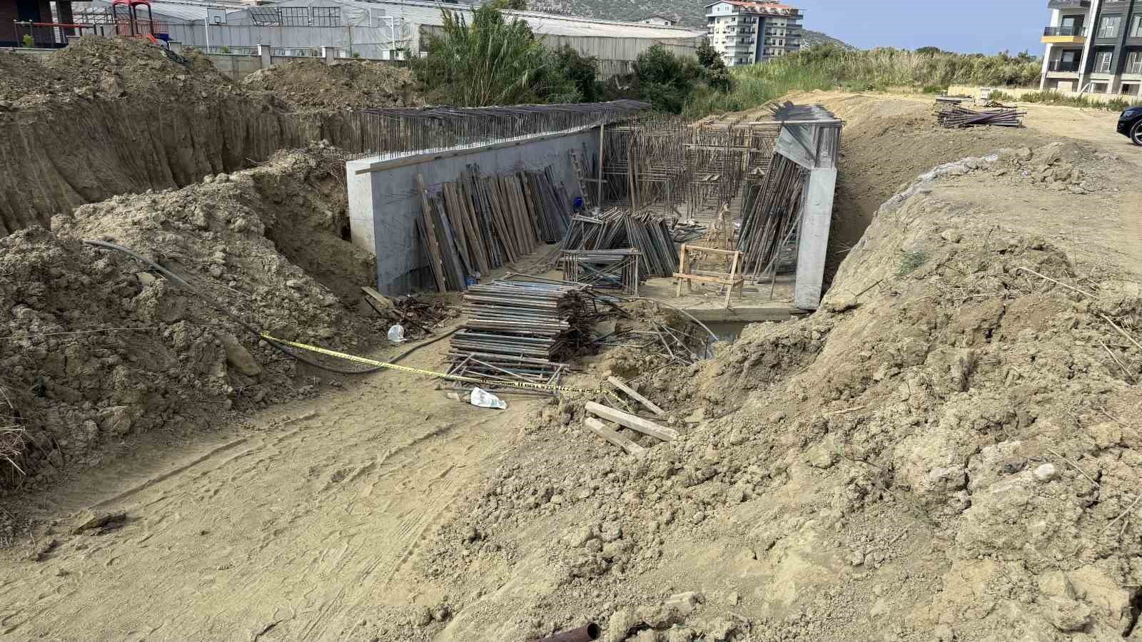 K&ouml;pr&uuml; inşaatında d&uuml;şen iş&ccedil;i ağır yaralandı
