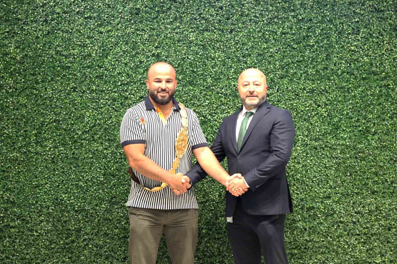 CW Enerji şampiyon başpehlivan Orhan Okulu’yu ağırladı