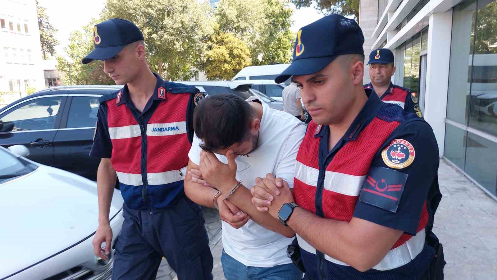 Evinde uyuşturucu hap ele ge&ccedil;en şahıs tutuklandı
