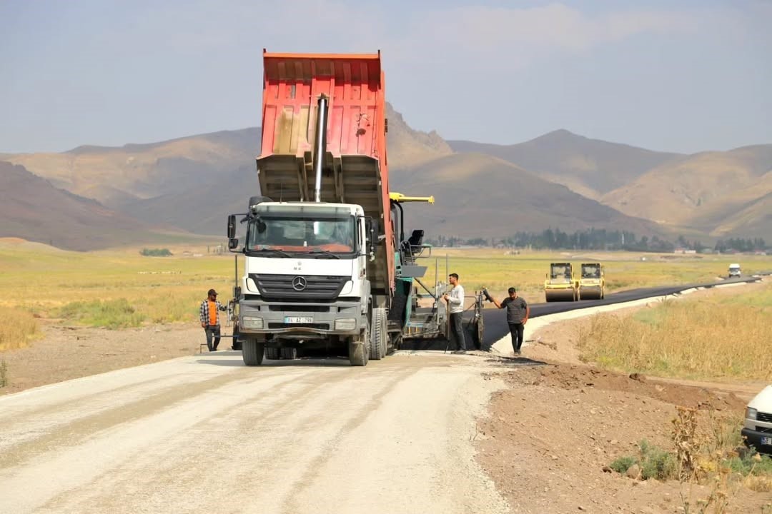 Doğubayazıt&rsquo;ta 17 milyonluk yol yatırımı

