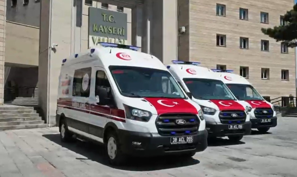 Kayseri&rsquo;nin Acil Sağlık Hizmetleri Filosuna 3 yeni ambulans daha katıldı 